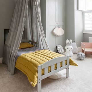 kids bedroom with single bed