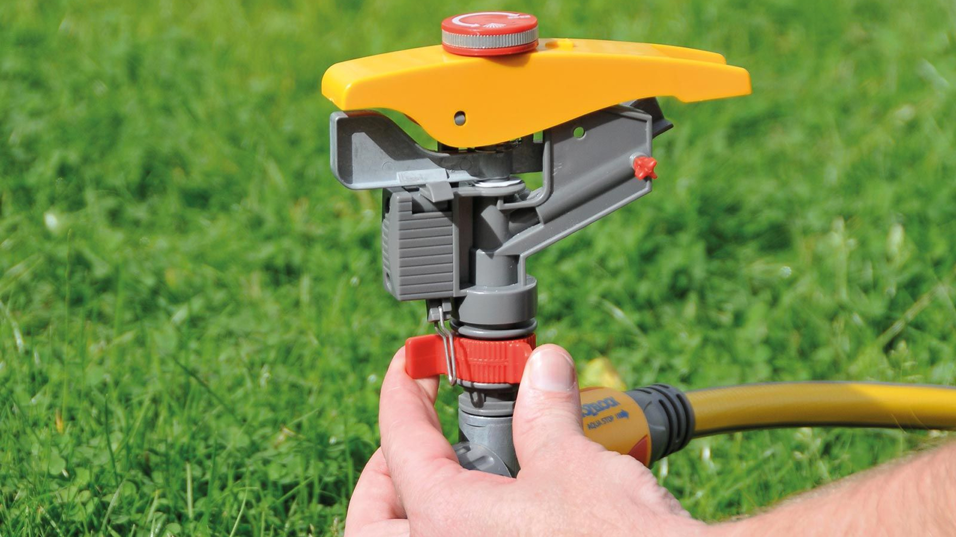 Gardena Premium Pulse Sprinkler vs Hozelock Pulsating Sprinkler which