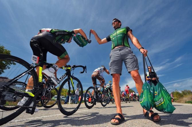 The Europcar soigneurs work the feed zone