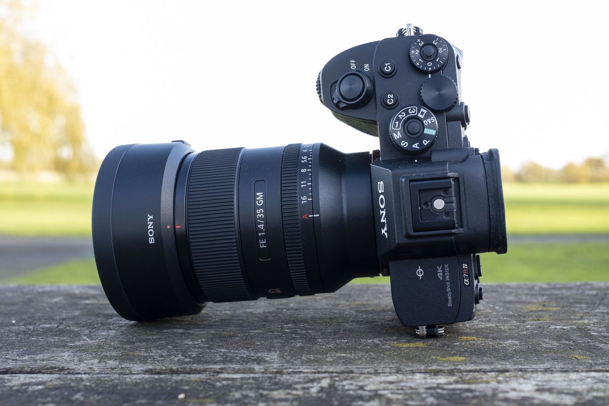 Sony FE 35mm f/1.4 GM lens