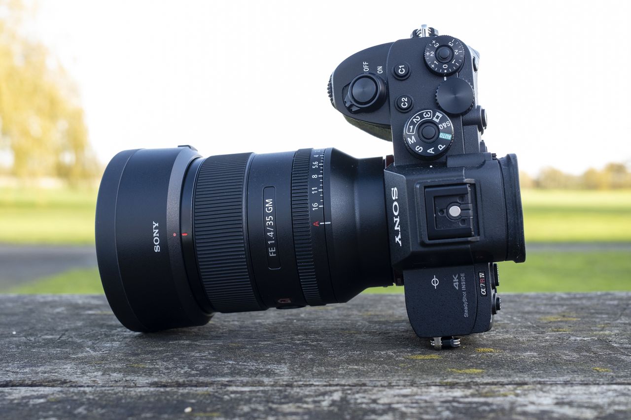 Sony FE 35mm f/1.4 GM lens