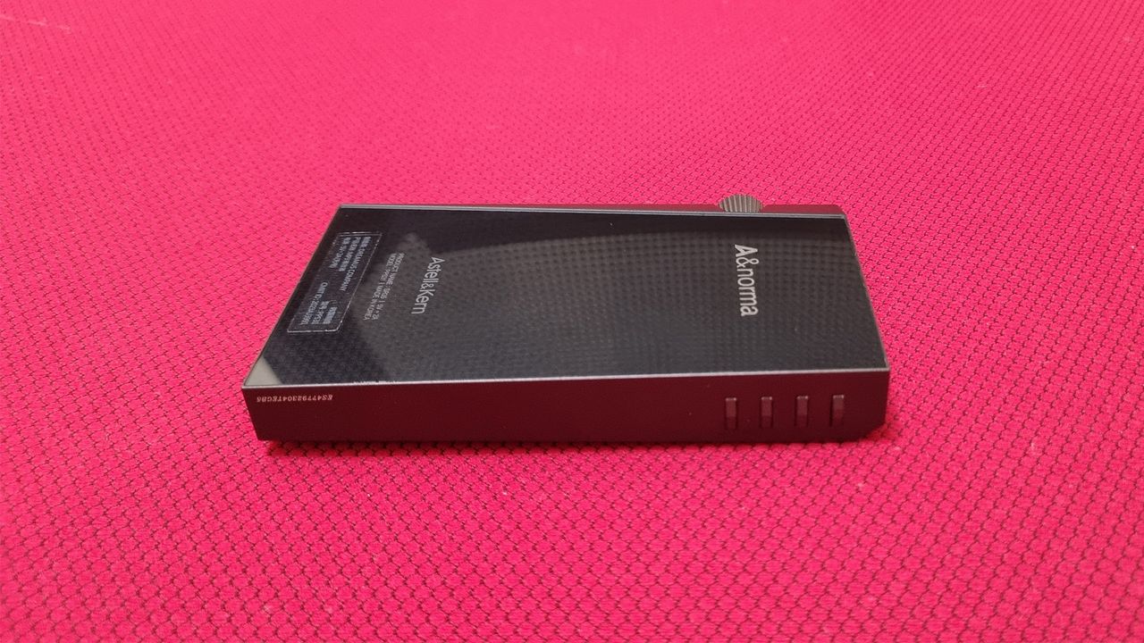 Portable music player: Astell &amp; Kern A&amp;norma SR35