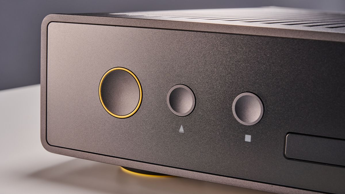 CD player: Arcam CD5