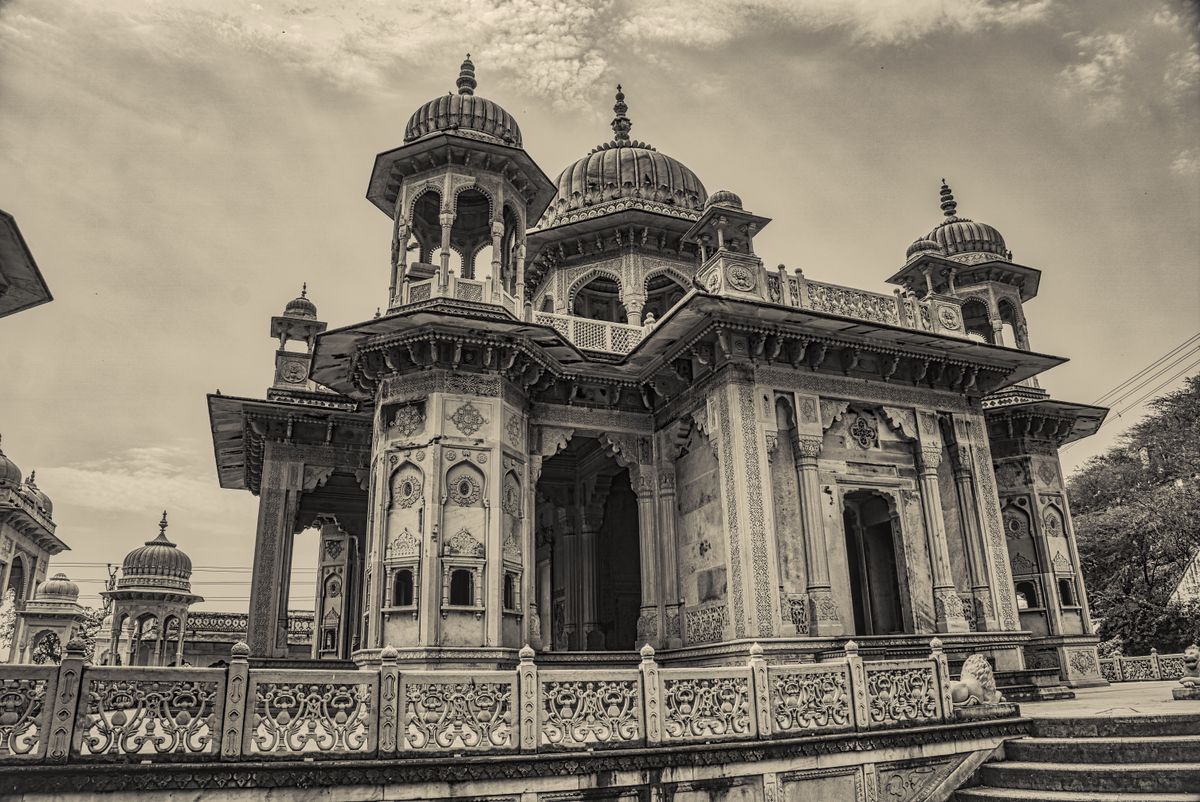GuruShots - Powerful Black &amp; White Jan 26