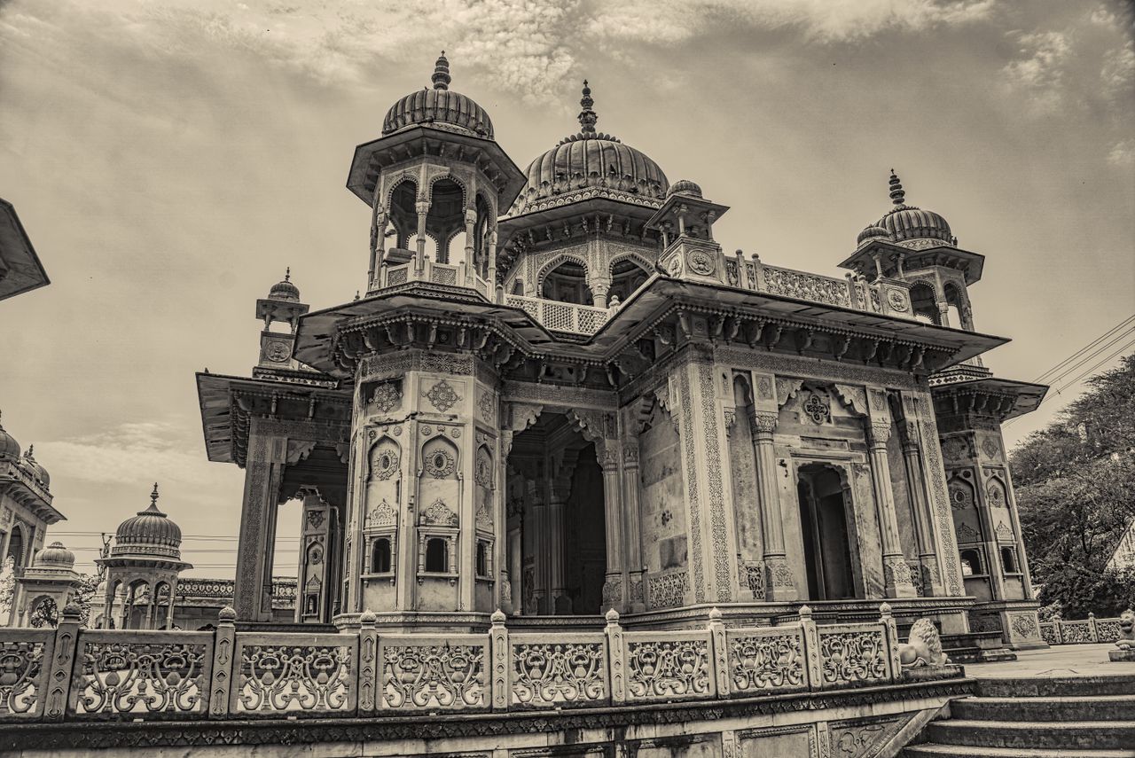 GuruShots - Powerful Black &amp; White Jan 26