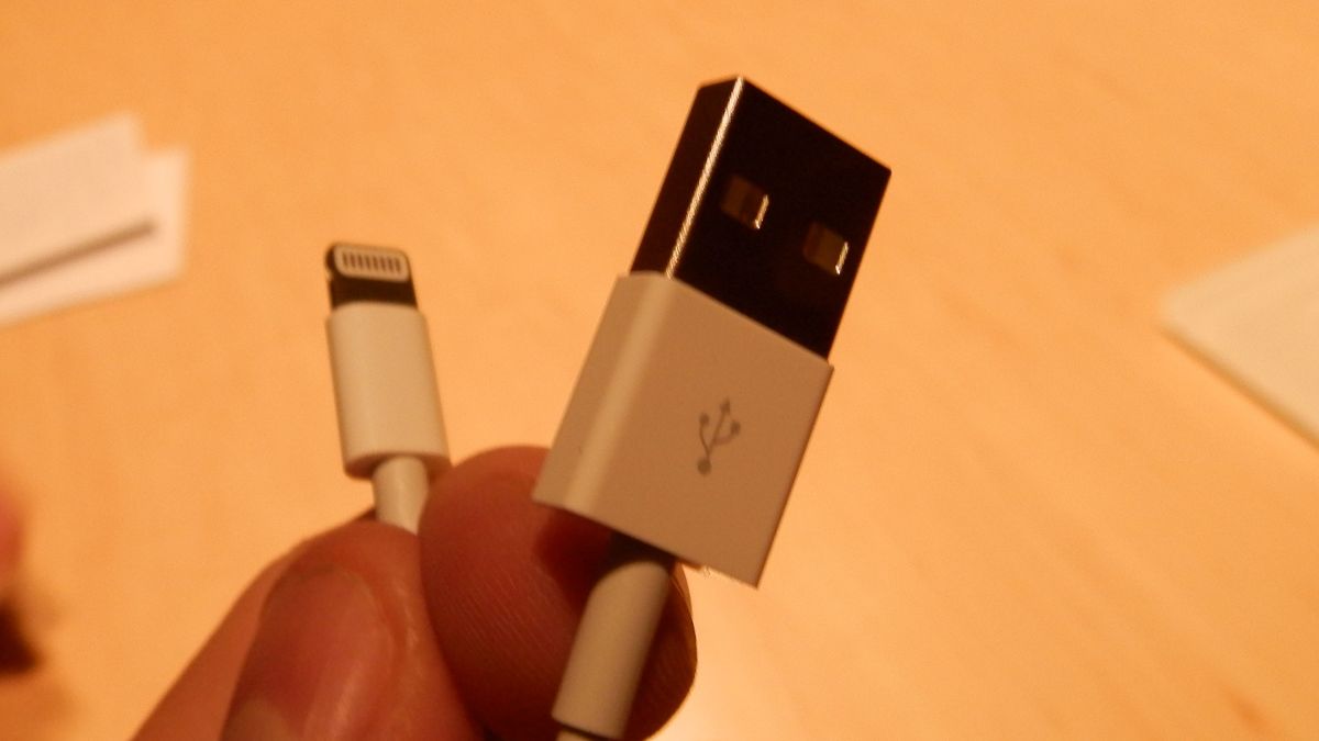 Apple axing physical video out for iPhone 5 Lightning connector