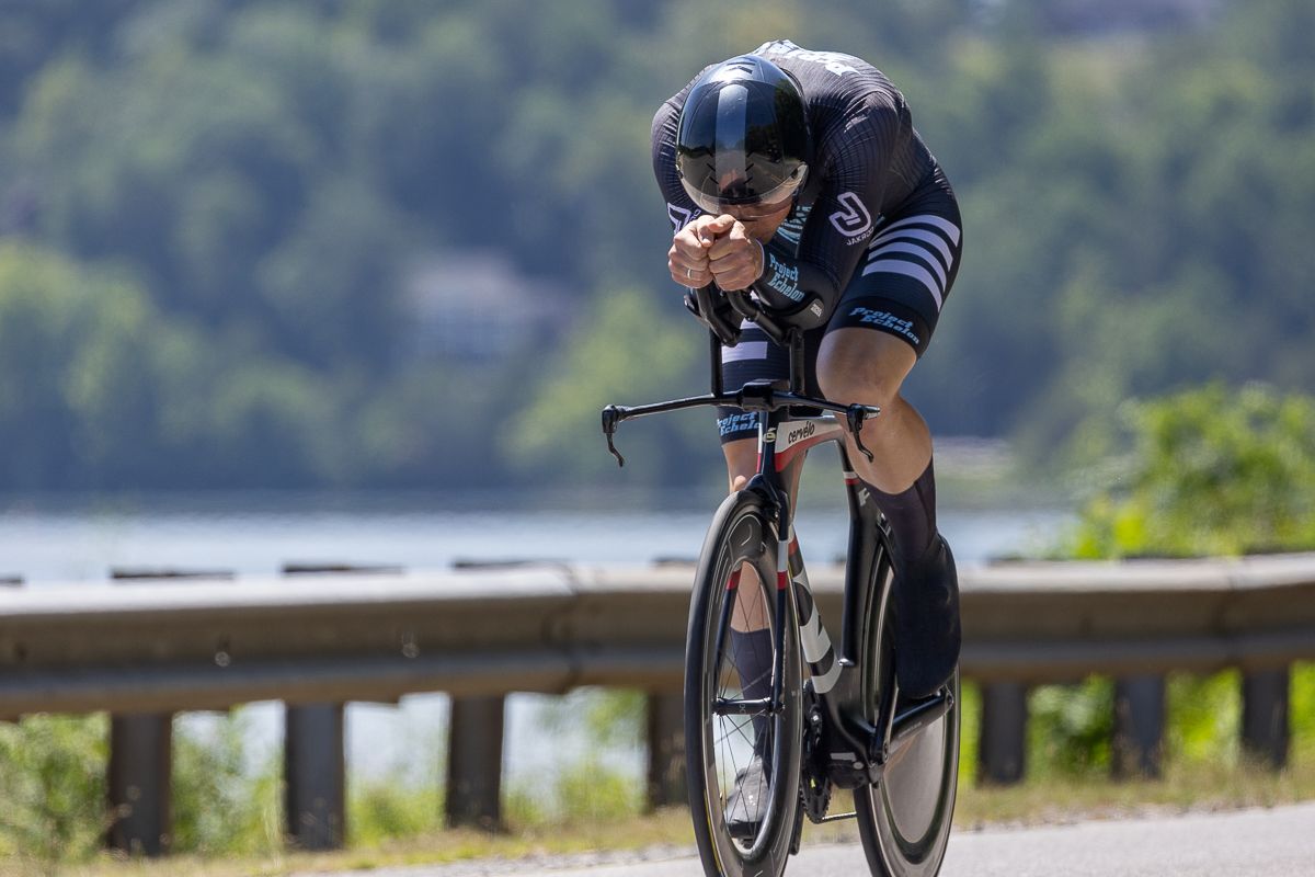 George Simpson (Project Echelon Racing) set the early standard of the day, putting down a time of 42:27.45 in the first (of five waves) that kept him in the hot seat until the last rider of wave 4, Magnus Scheffield (INEOS Grenadiers) crossed the line. Simpson finished the day 3rd overall.