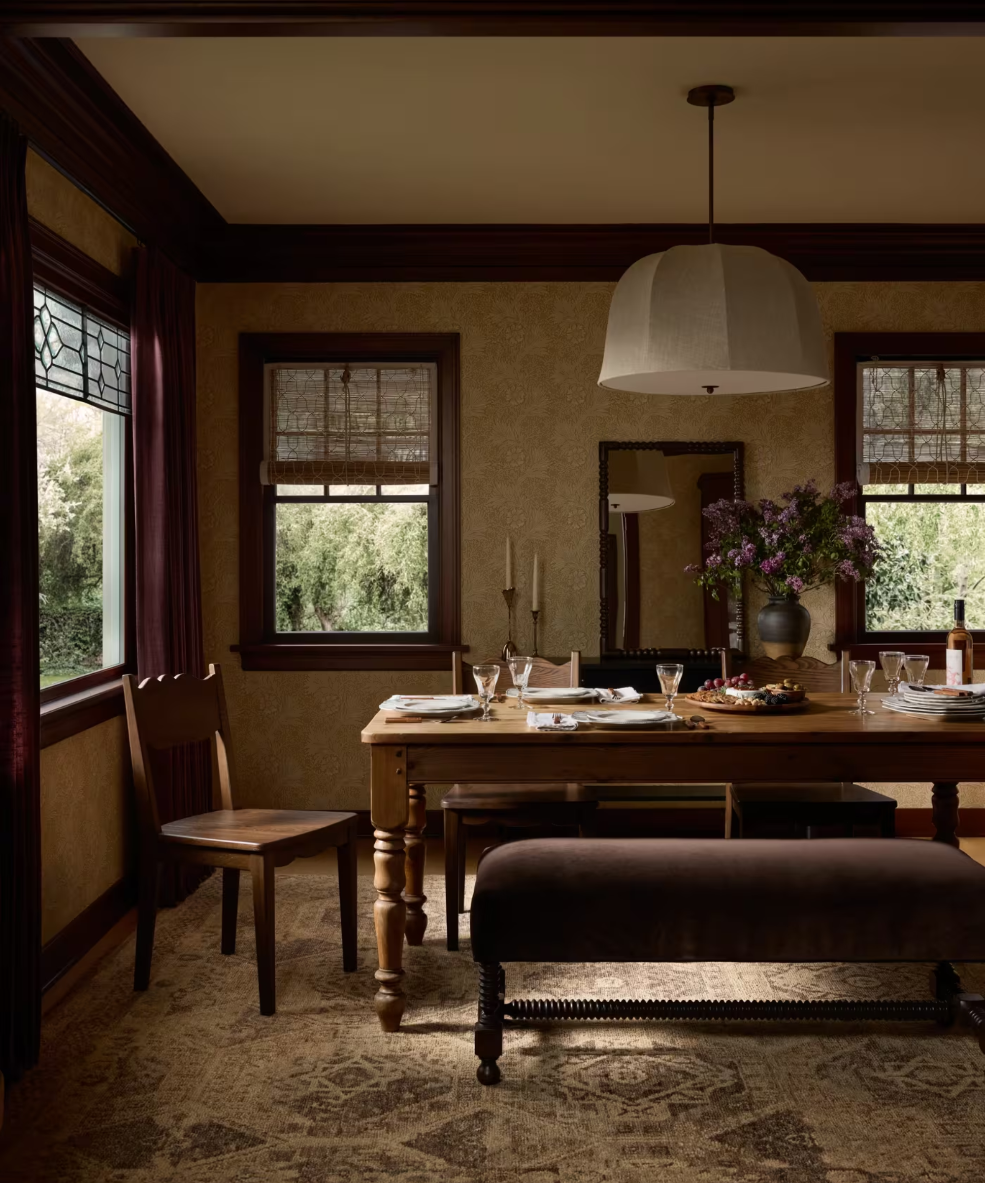 Decorative Thanksgiving table decor ideas for a chic and harvest-inspired tablescape