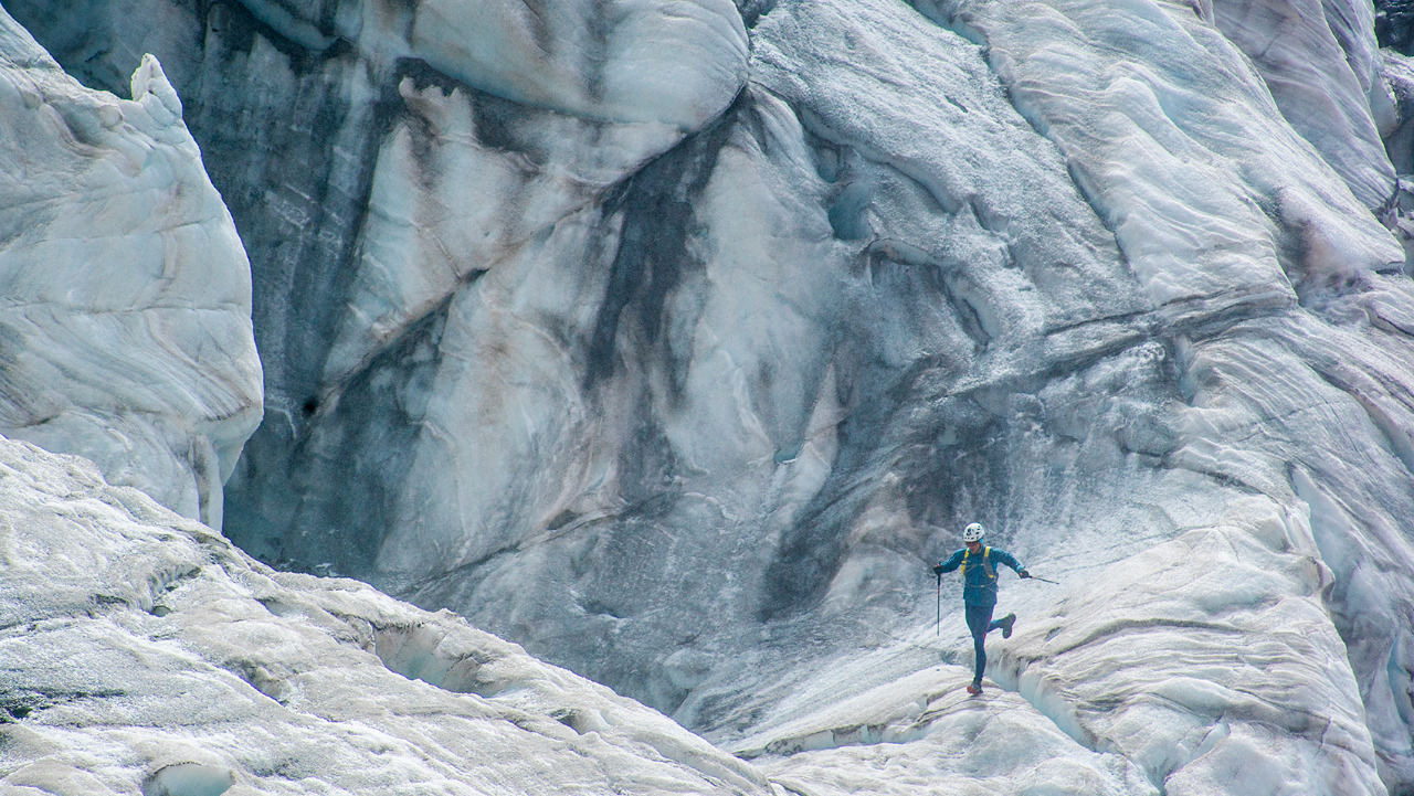 Karl Egloff races through icy mountains