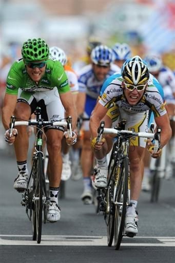 Mark Cavendish (Columbia-HTC) held off Thor Hushovd (Cervelo TestTeam) to win stage 19.