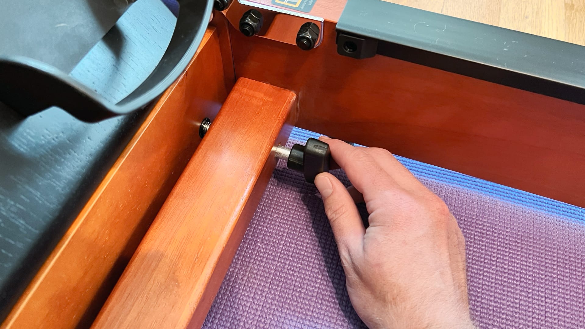 Kingsmith Rowing Pad Pro hopfällbar roddmaskin i vardagsrum