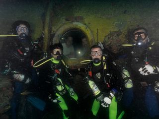 Neemo 15 Aquanauts Underwater
