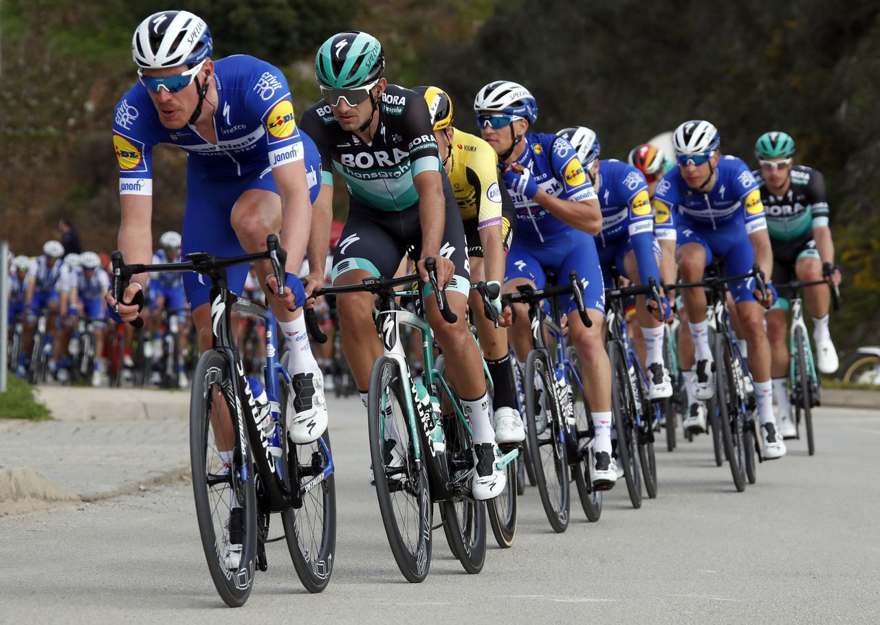 The chase on stage 1 of the Volta ao Algarve