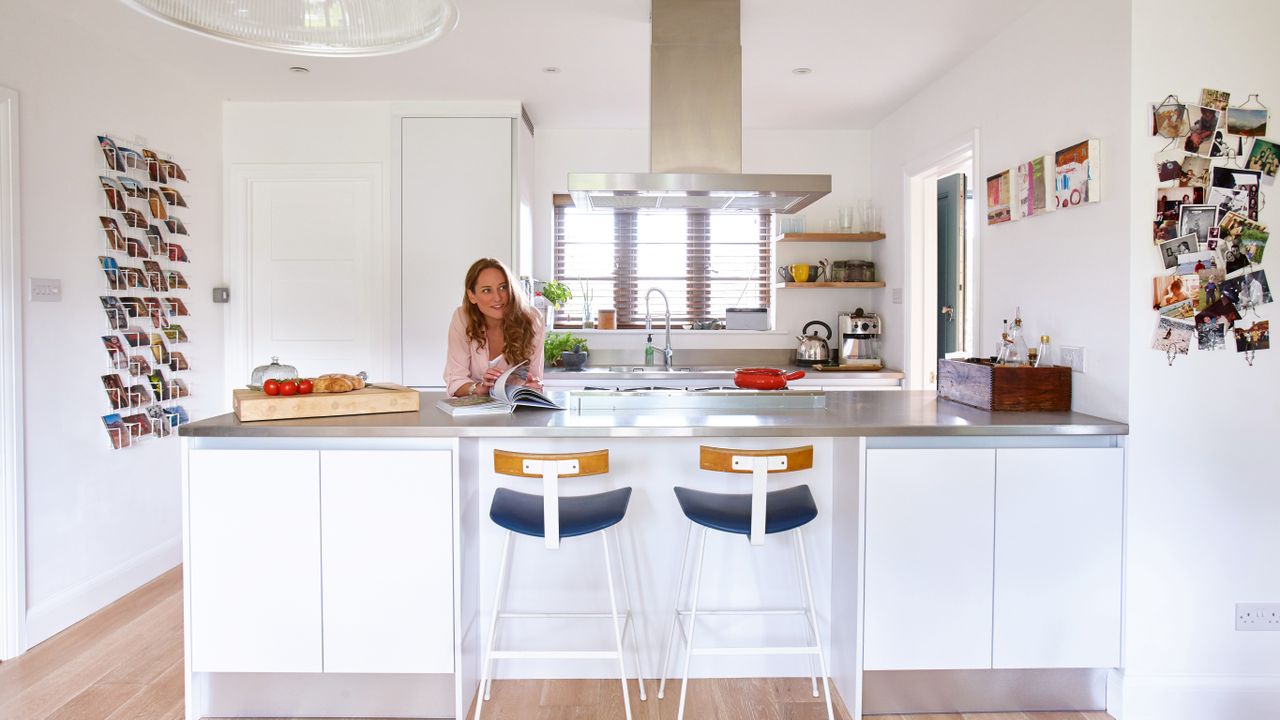 white sleek modern kitchen