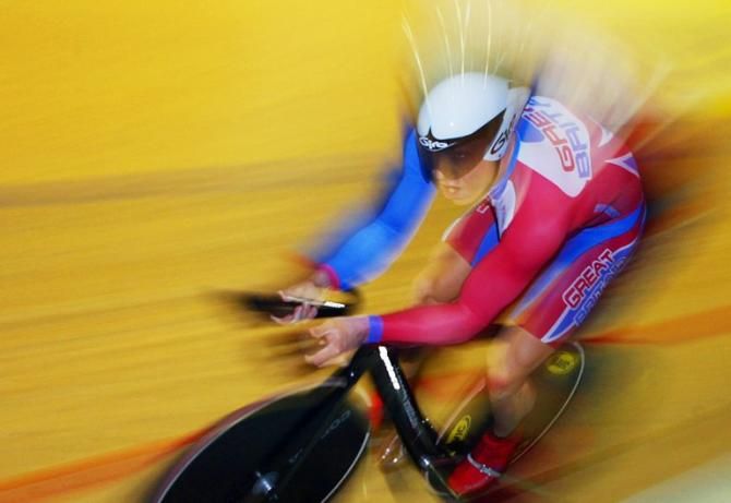 Great Britains Chris Hoy rides during the 1km time trial event during the 2002 world track cycling Championships in Copenhagen, 26 September 2002. Hoy took the gold medal and France's Arnaud Tournant the silve