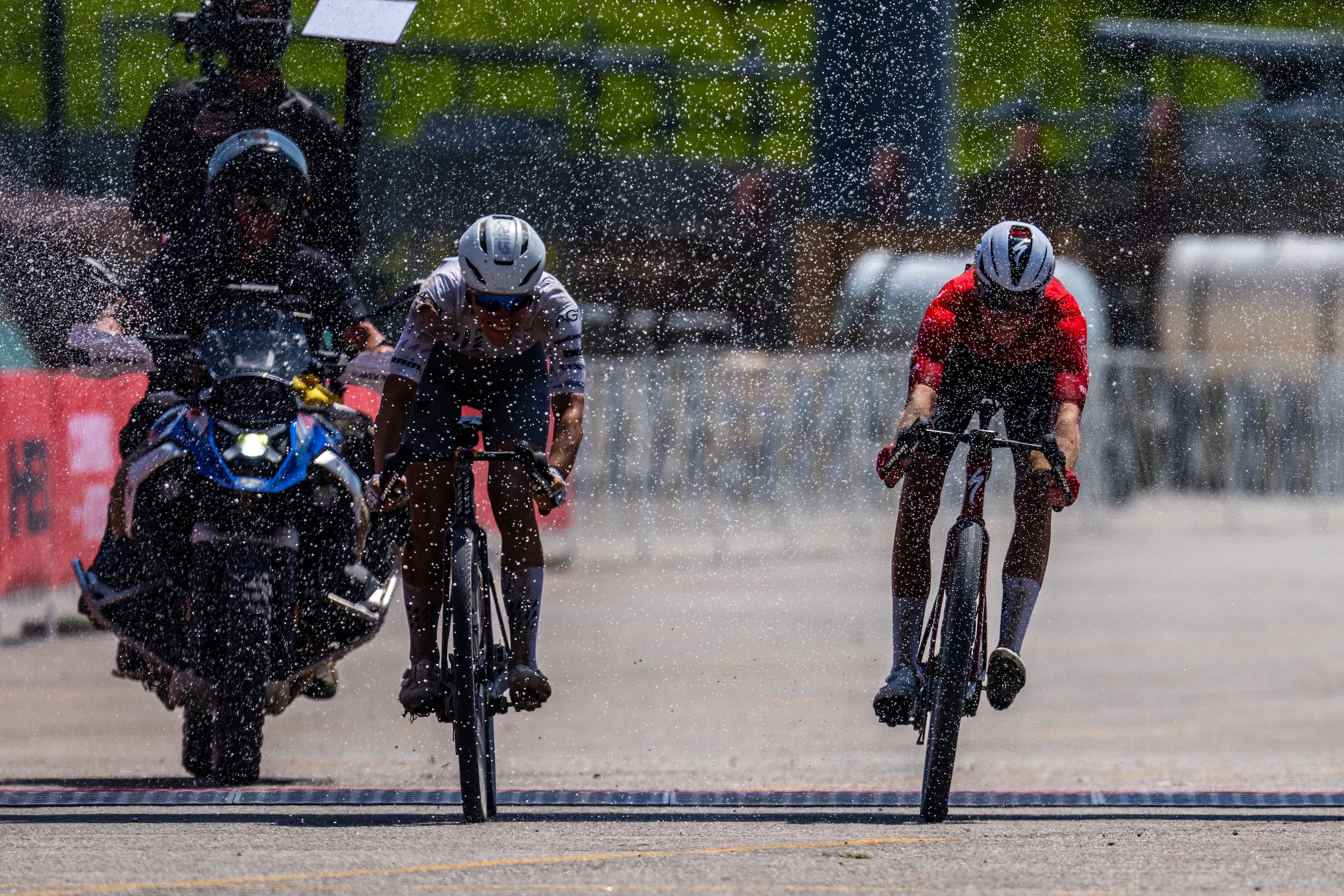 Geerike Schreurs (Specialized Off-road) emerges victorious at Lauf Gravel Worlds after tightest of sprints with Rosa Kl&amp;ouml;ser (Canyon-SRAM)