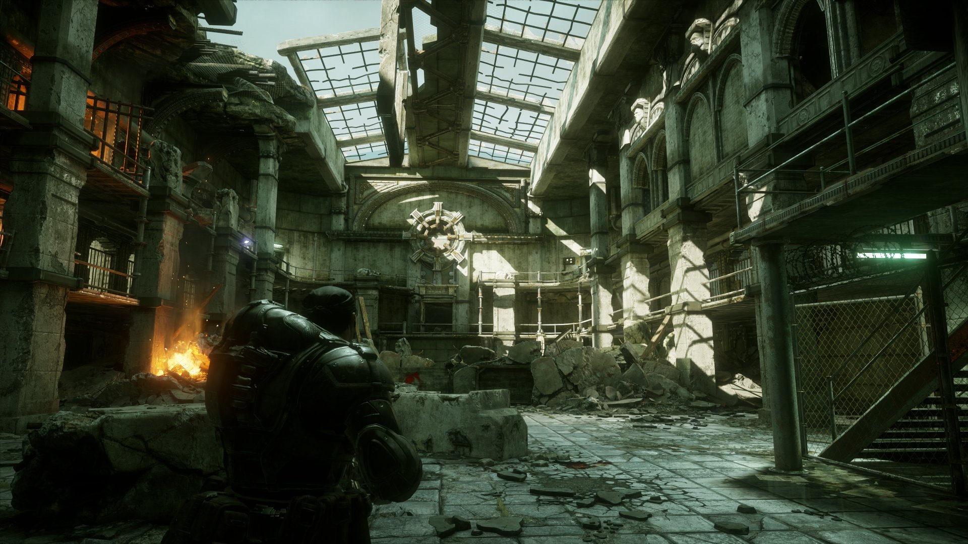 Gears of War: Reloaded screenshot of Marcus in a rundown building