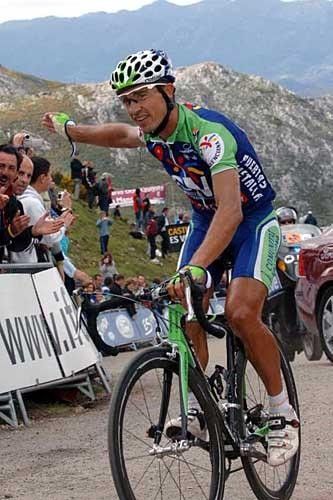 Give me five! Eldio Jimenez (Comm. Valenciana) looks for a celebratory high-five at the finish