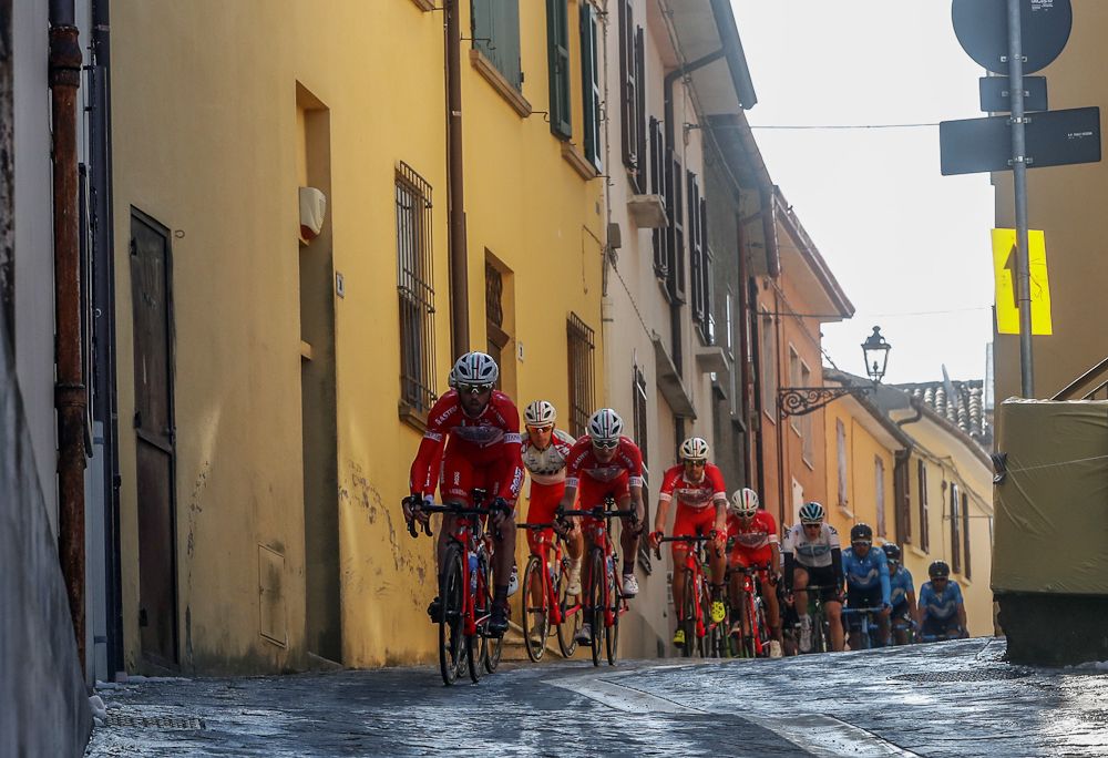 Androni-Sidermec-Bottechia on the front at Coppi e bartali