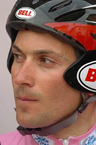 Ivan Basso (CSC) gets ready