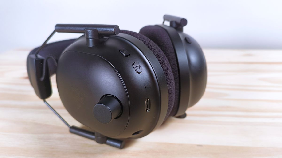 Close up of the buttons and volume knob on the Razer BlackShark V2 Pro