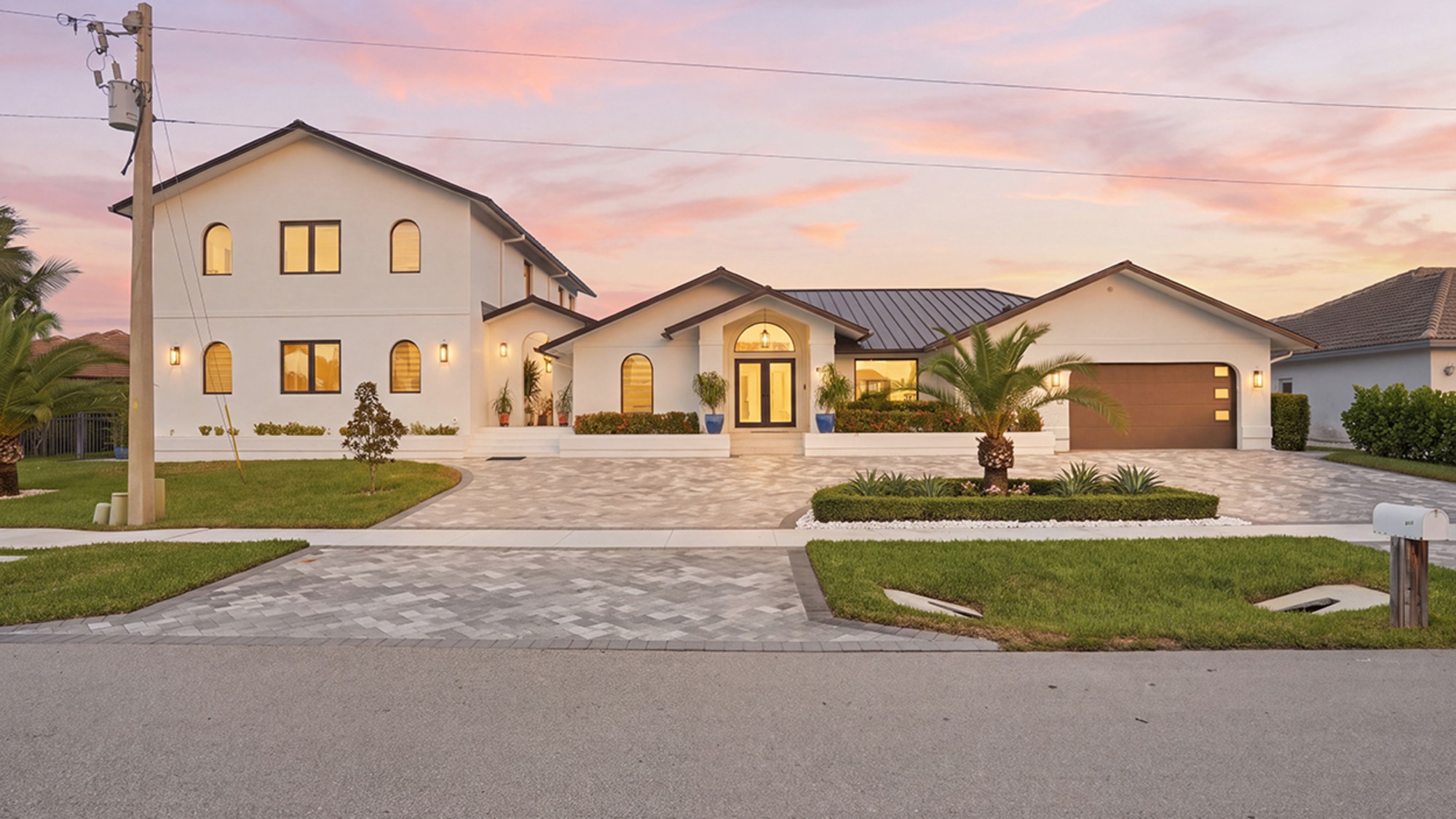 1989 Mediterranean-inflected contemporary in Marco Island, Florida