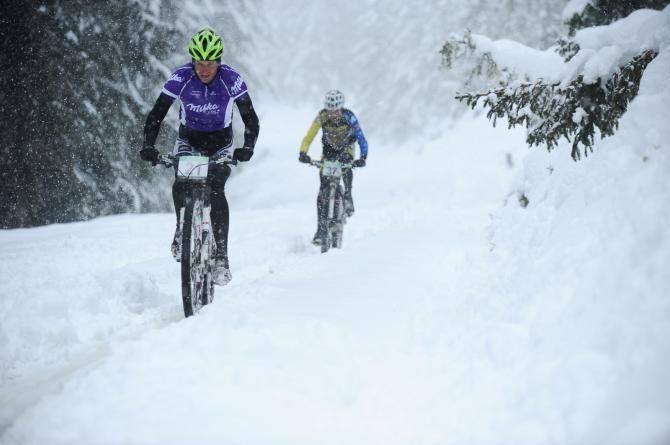 Race leader Kristian Hynek in thick snow drifts