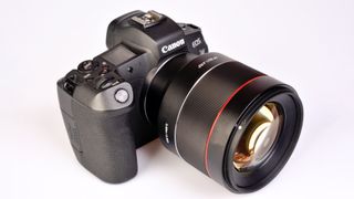 Samyang AF 85mm f/1.4 RF portrait lens