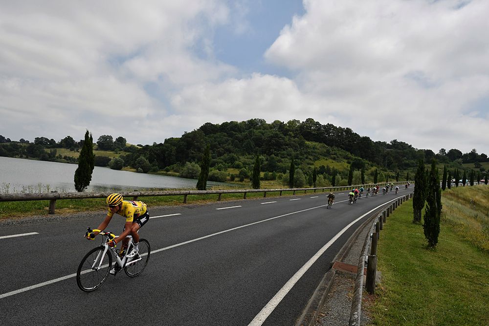 The maillot jaune of Greg Van Avermaet goes across to the breakaway
