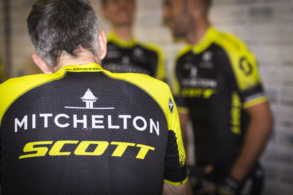 Both sponsors' names appear on the rear of the jersey, too