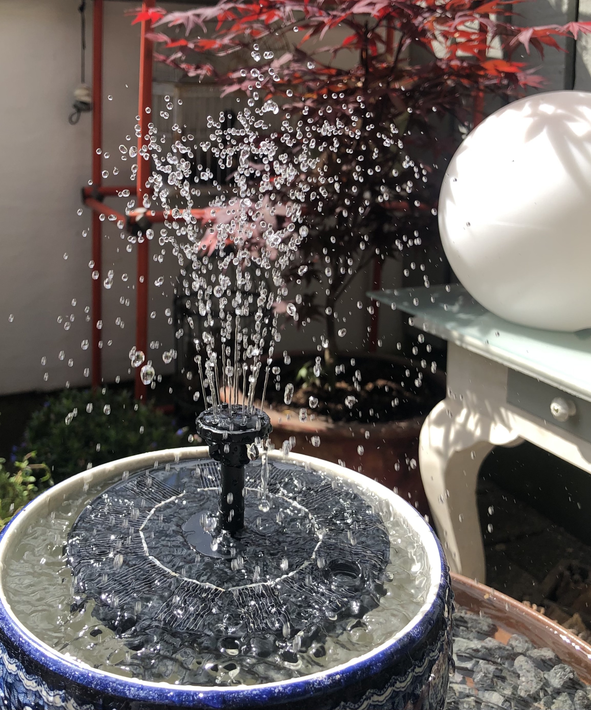 Water fountain in a planter