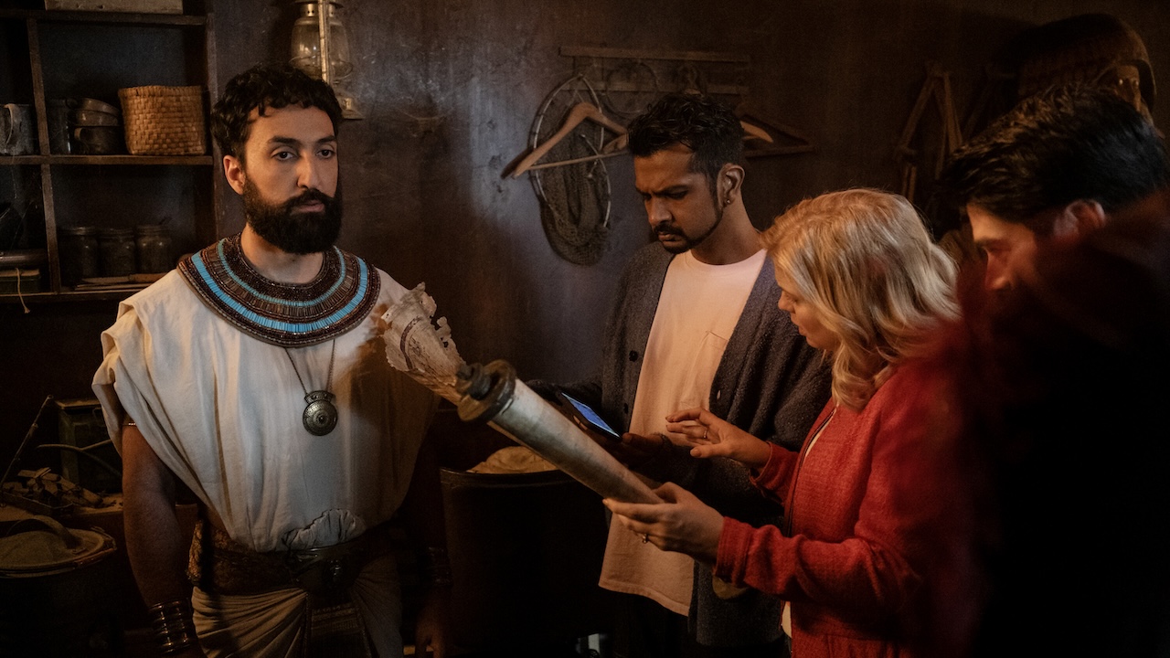Jay and Sam inspecting the mummy in Ghosts Season 5x03 Halloween episode