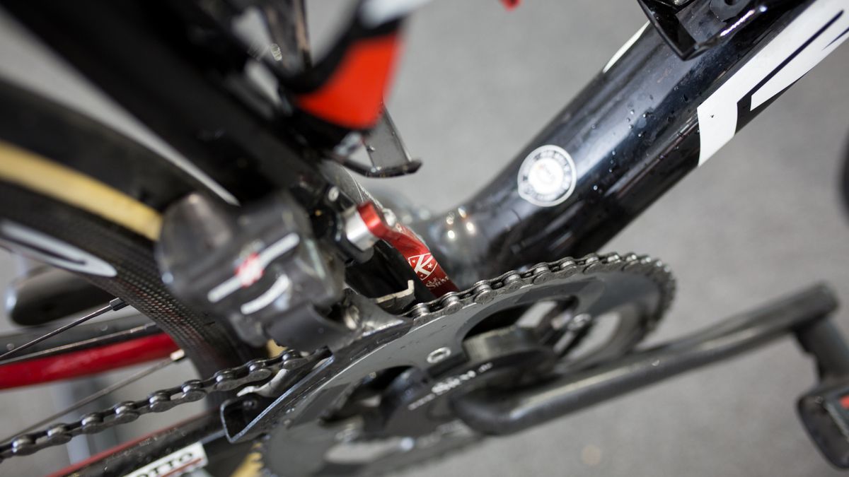 The Helium is equipped with a chain catcher