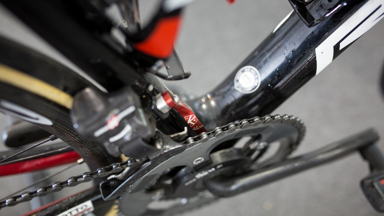 The Helium is equipped with a chain catcher