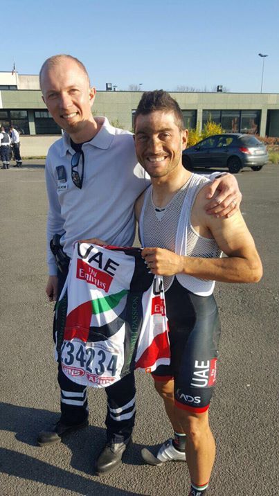 Andrea Guardini presents his Paris-Roubaix jersey to the police officer who rescued him from the autoroute.