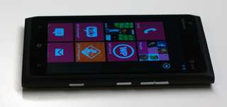Lumia 900 side