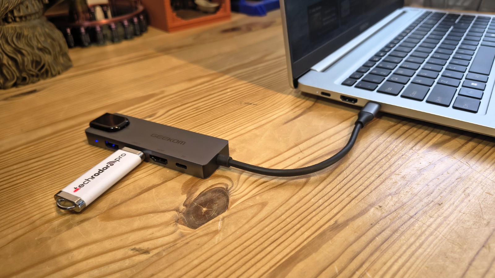 Geekom GeekBook X16 Pro