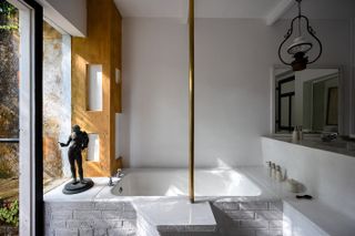 Lunuganga Estate - Geoffrey Bawa Suite - bathroom