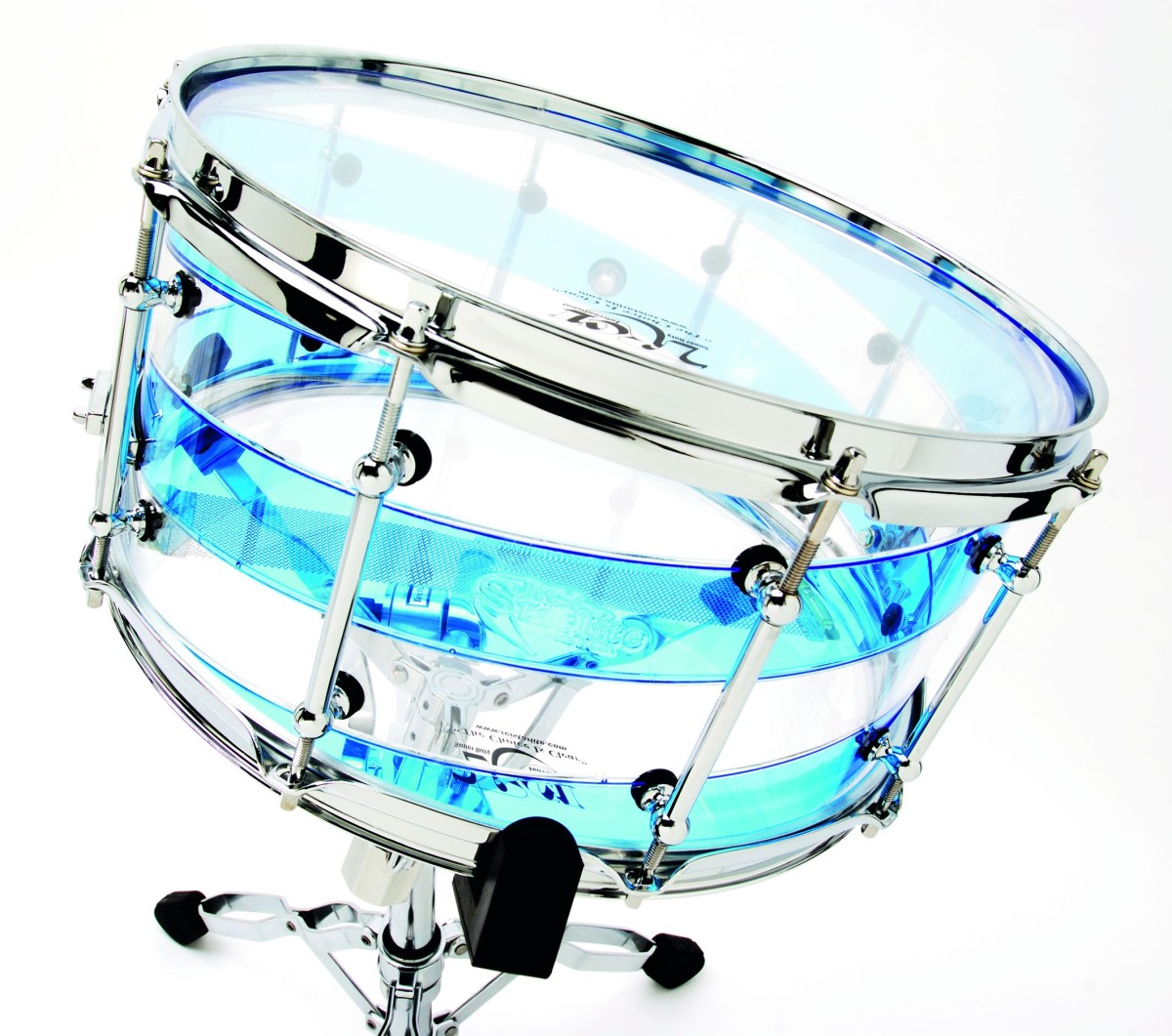 The Starlite shells are geometrically cut and the acrylic welded piece by piece at RCI´s factory in Connecticut