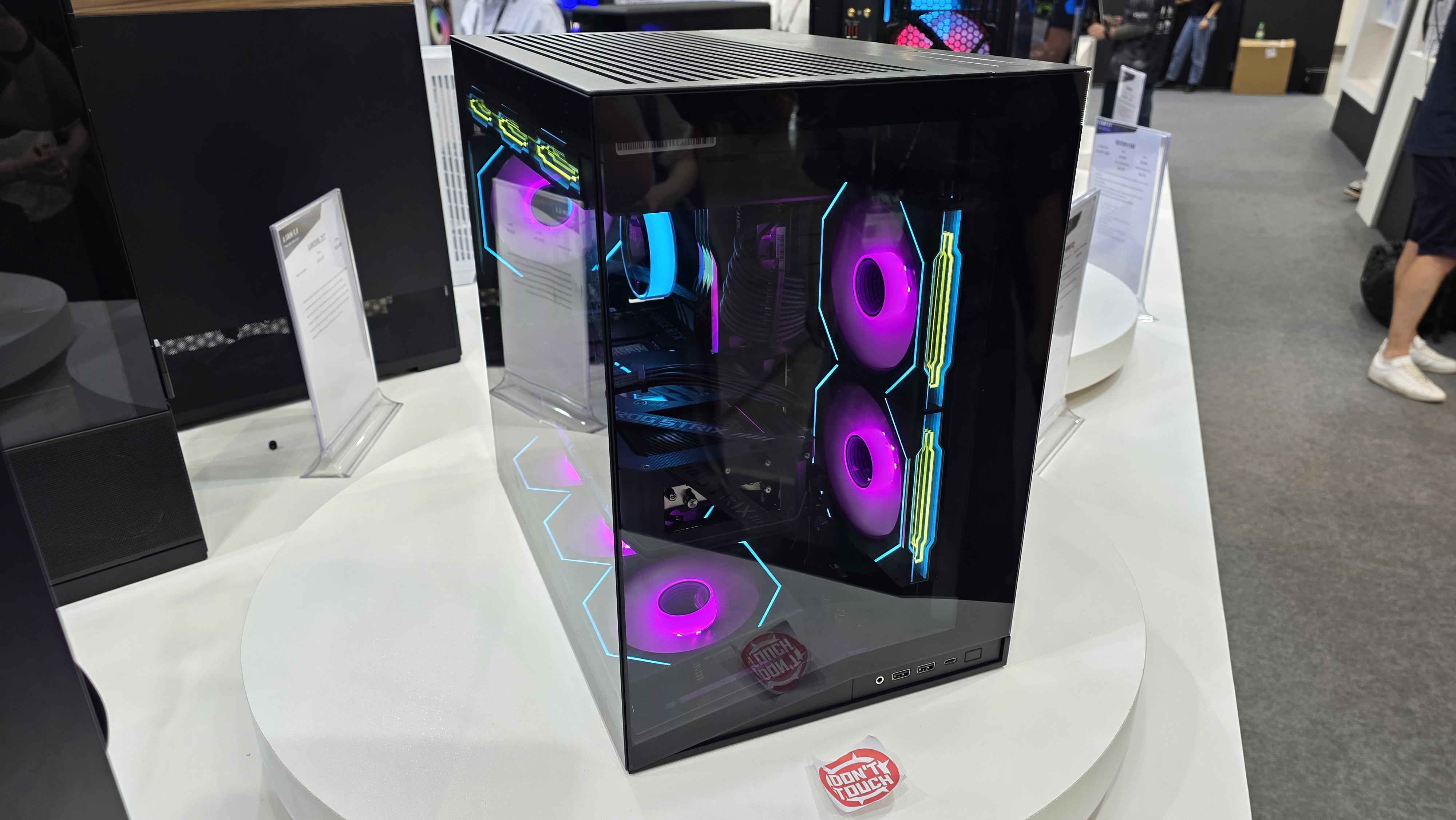 The Lian Li O11D Mini V2 in black