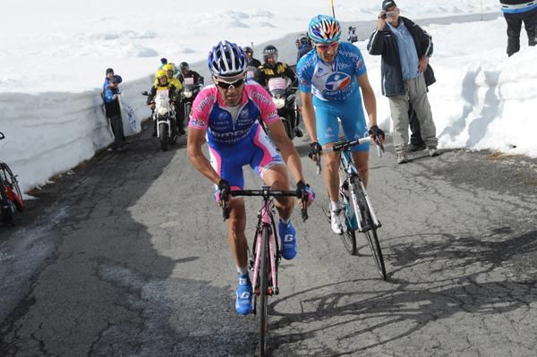 Simoni had Italy on gripped as he broke away on the Gavia but it wasn't to be