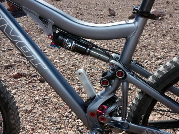 The Firebird-like top tube boosts front triangle stiffness and increases standover clearance as well.