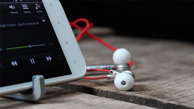 HTC Sensation XL Hands-on