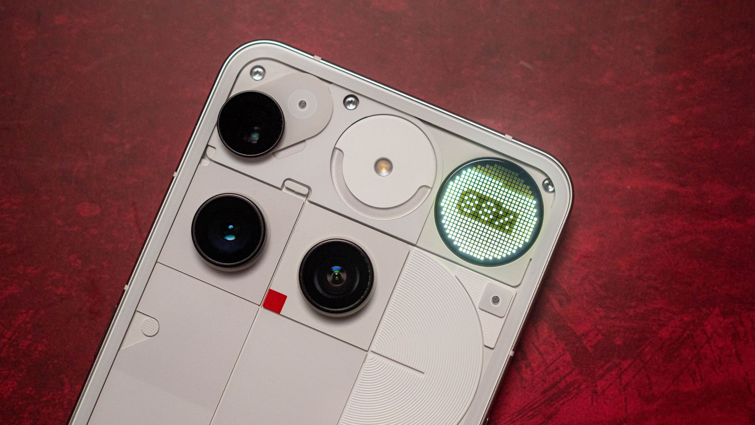  This stylish Android phone from Nothing has a rear display and is $200 OFF 