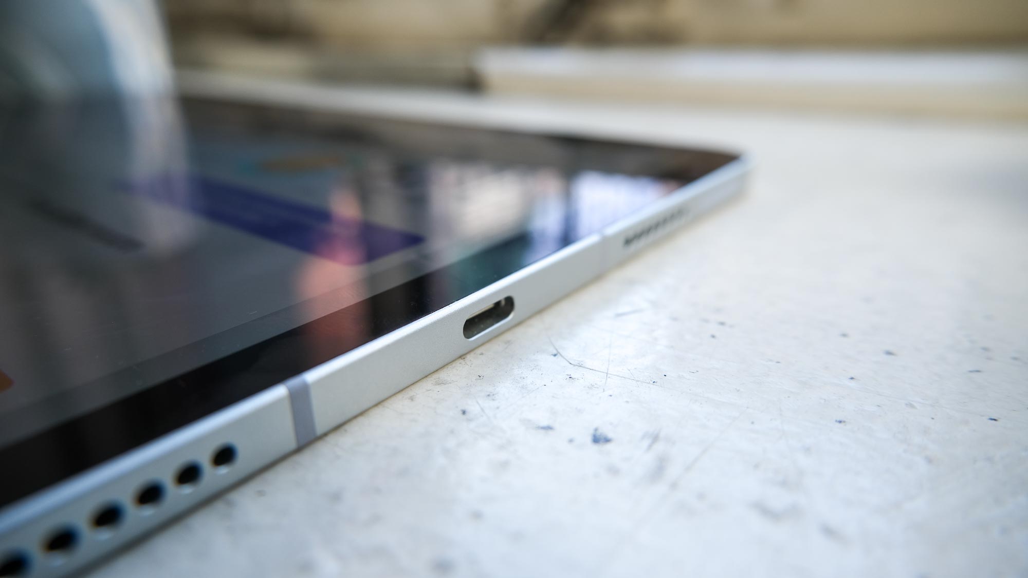 iPad Pro 2021 (11-inch) closeup showing port