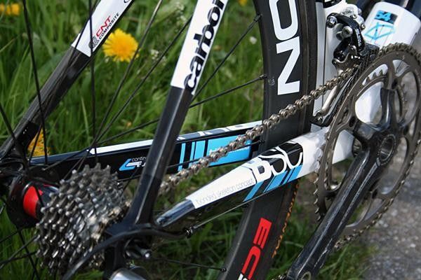 Large multi-sided chain stays pair with relatively small seat stays.
