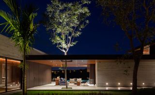 After sunset, the open structure of the glass details and panels allow the house to light up the night