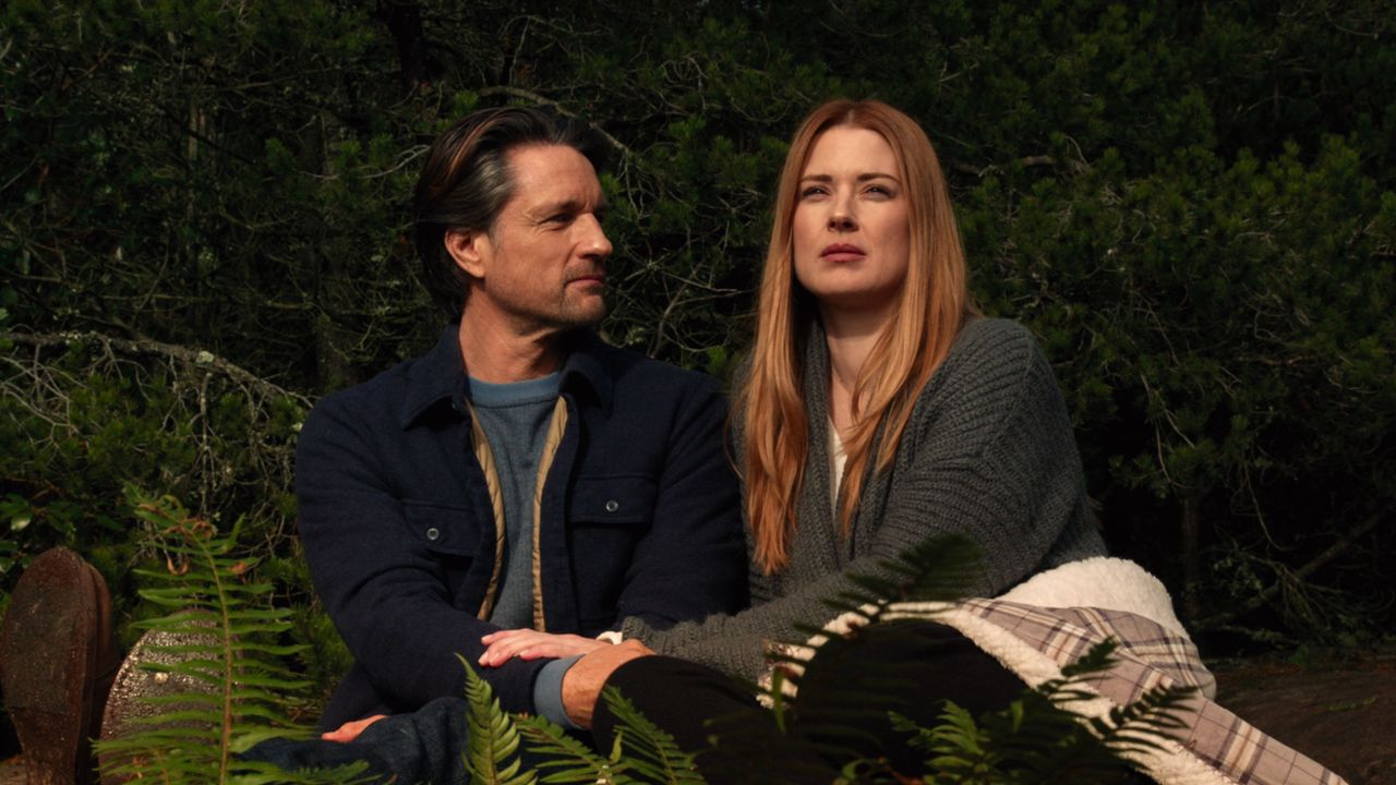 Alexandra Breckenridge and Martin Henderson in scene from Virgin River