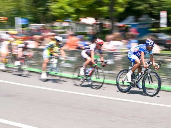 By mid race, the field rebounded from their lackluster start and started to push the pace.