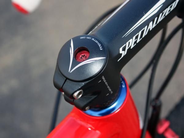 The top cap is secured with an alloy bolt borrowed from a Tune top cap.